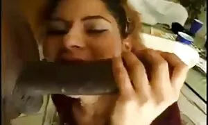 Η latina milf ρουφάε ...