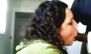 λευκό κορίτσι ρουφάε ...